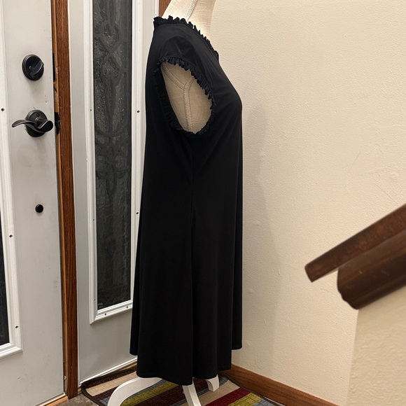 Chic Black Ruffle Sleeve Midi Dress - Picture 3 of 8